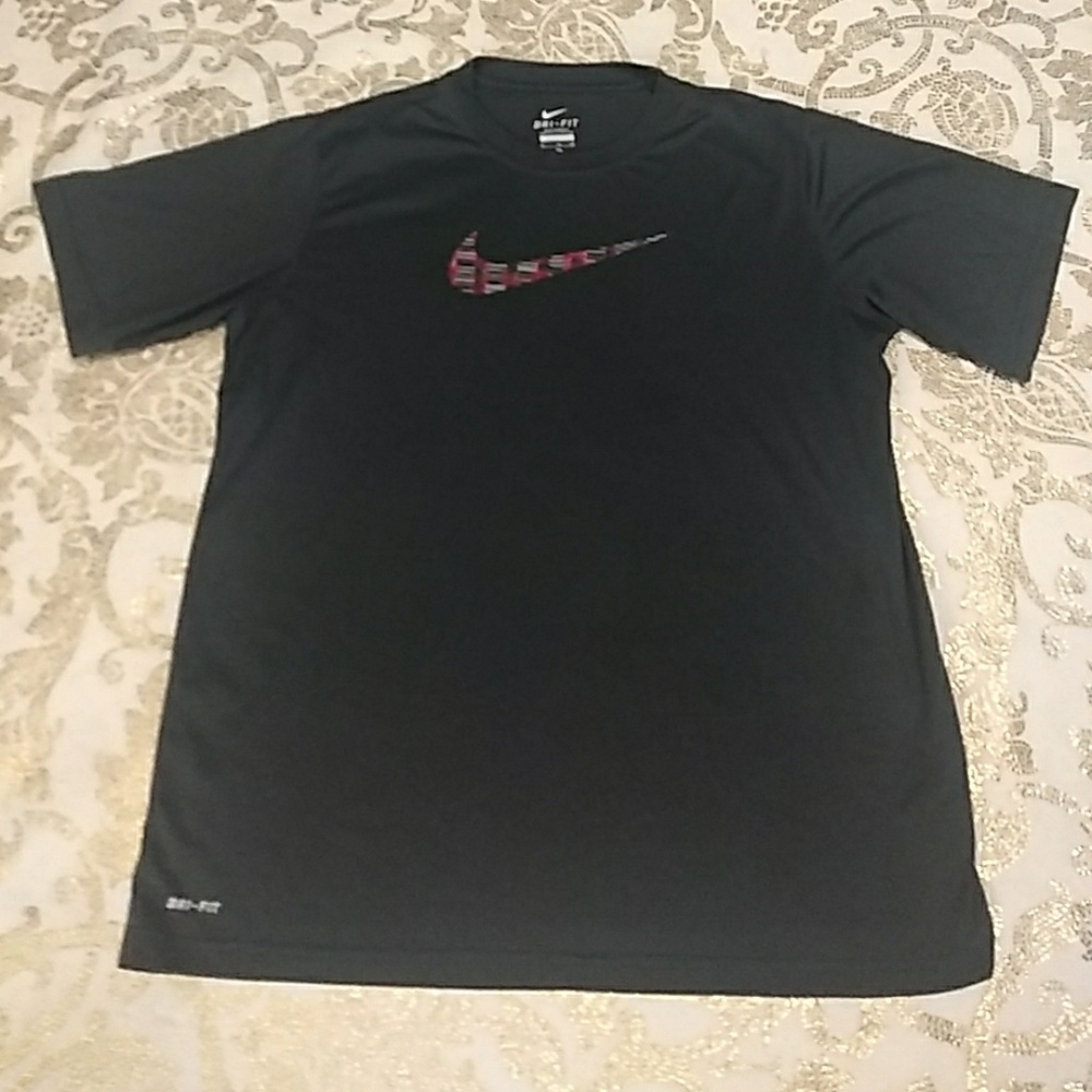 Boys size XL Nike Dri- Fit size 18/20